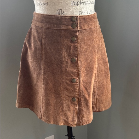 GAP Dresses & Skirts - GAP vintage real suede snap skater skirt mini‎ EVC size small